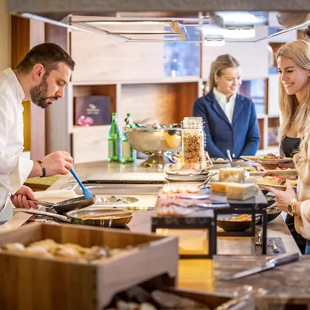 Peak - Your Own Private Luxury - Includes Professional Staff And Catering - Voted World's Chalet